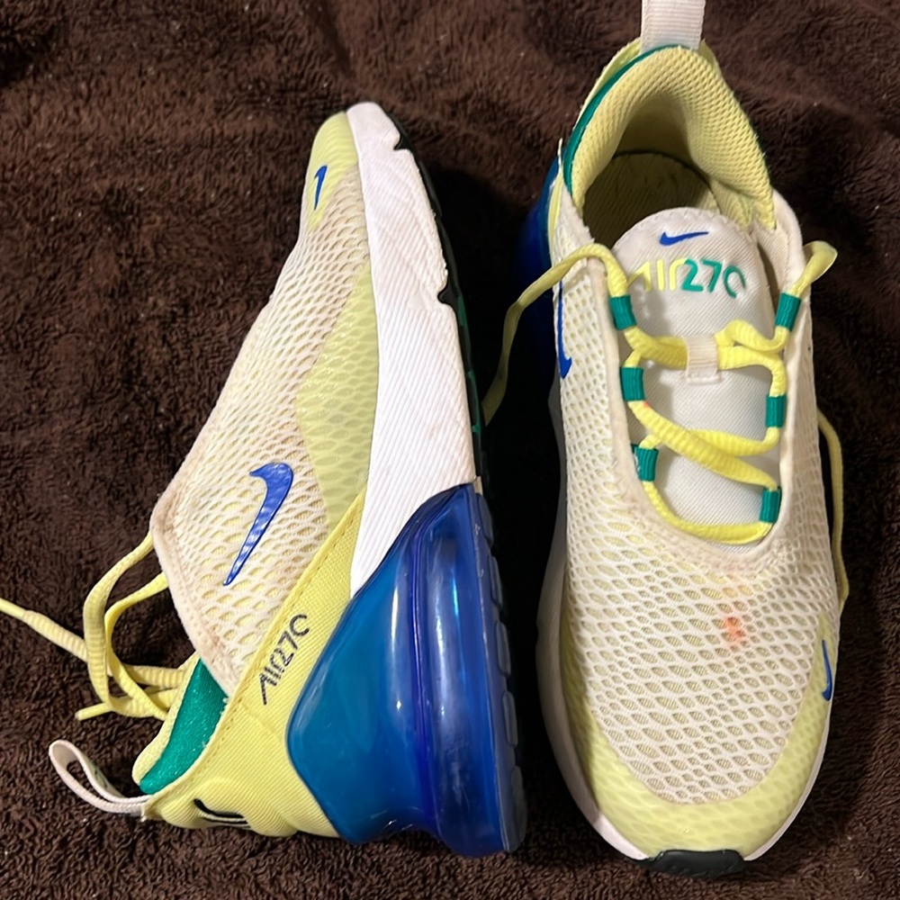 Nike air maxes 270s kids